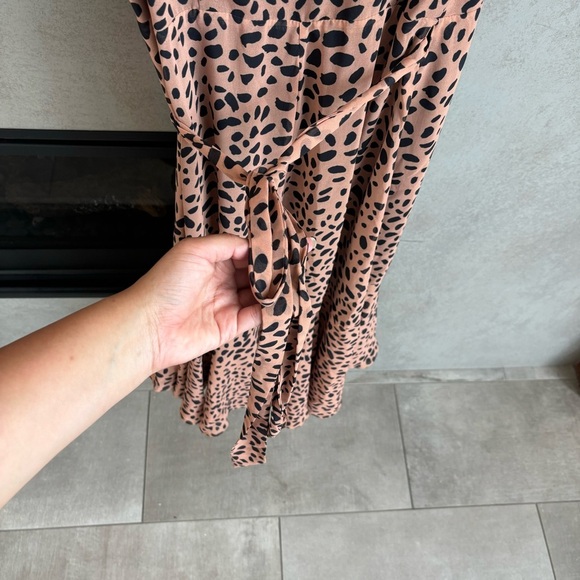 Fame And Partners - Tan & Black Leopard Print Short Sleeve Wrap Dress, Size 0 - Picture 13 of 13